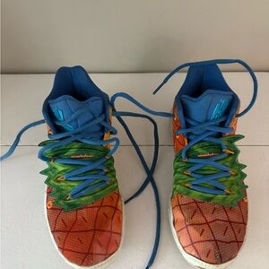 Nike Kyrie 5
Spongebob Pineapple House - youth size 4